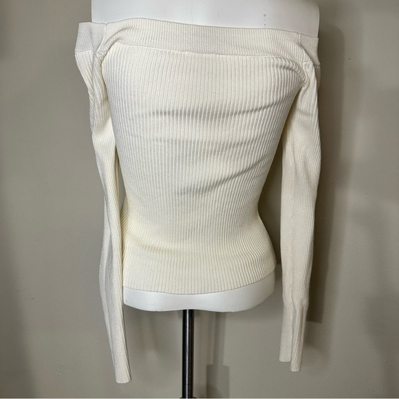 Abercrombie & Fitch Elegant Off-Shoulder Long Sleeve Cream Sweater - Picture 3 of 5